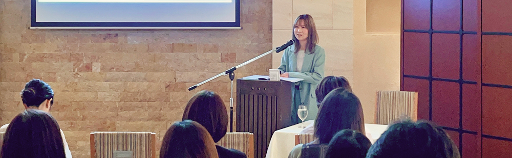 エデンさん講演中の画像